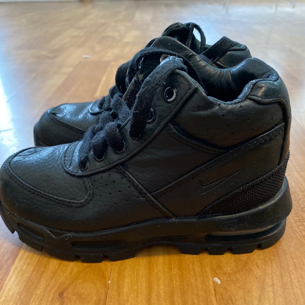 Boys Nike ACG boots